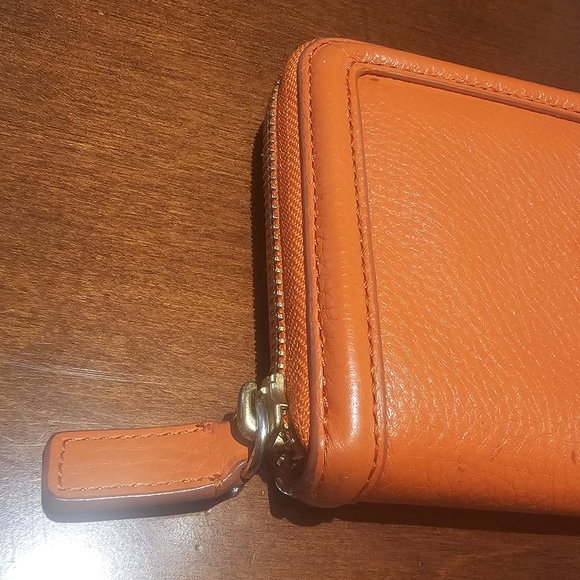 Tory Burch Zip around wallet Enamel Medallion Logo Orange Pebbled leather EUC - Picture 15 of 16